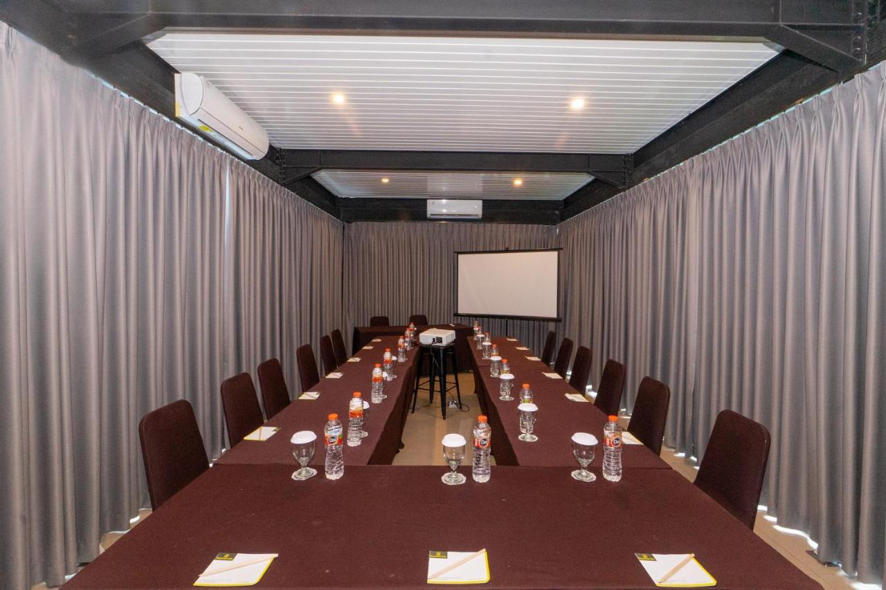 Hotel Summerville Majalengka Zewnętrze zdjęcie