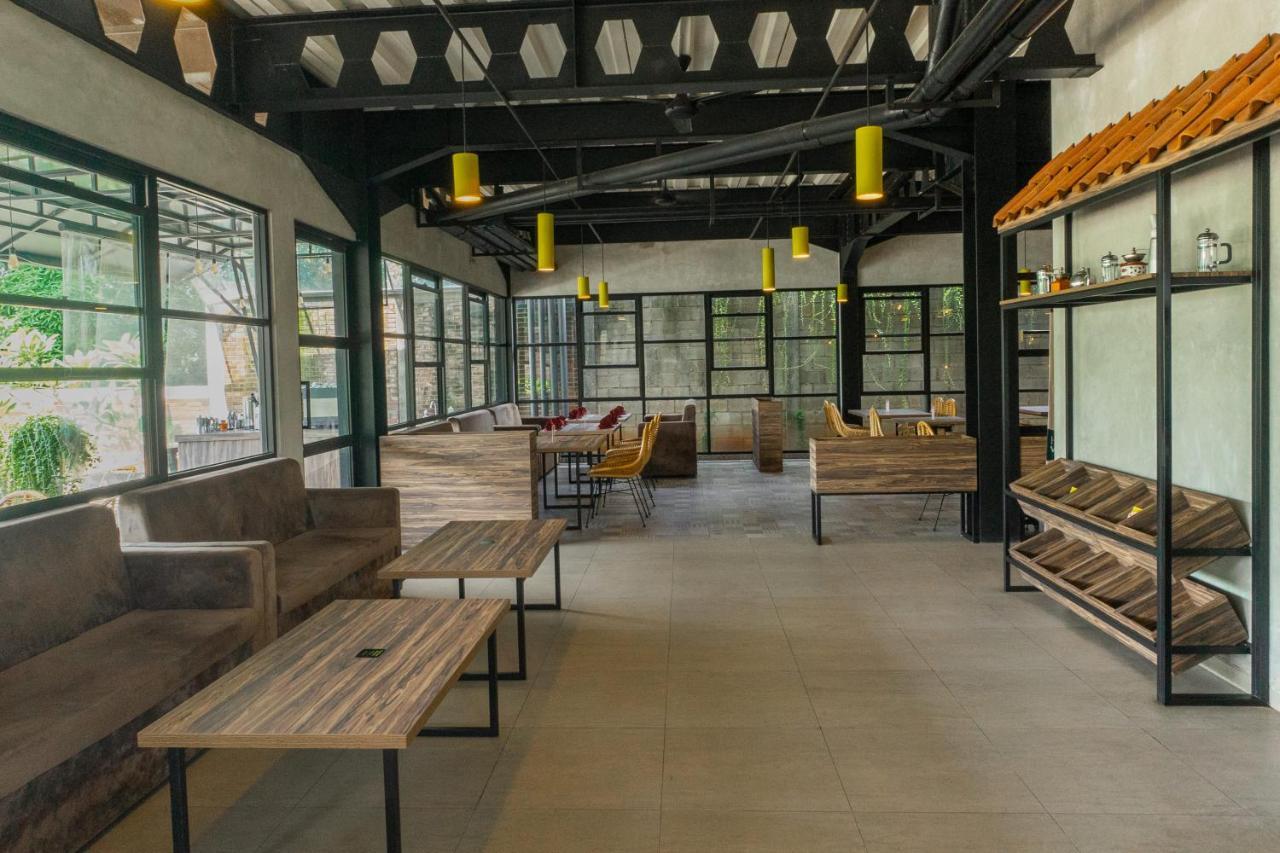 Hotel Summerville Majalengka Zewnętrze zdjęcie